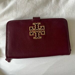 TORY BURCH BRITTEN IMPERIAL GARNET. NEVER USED.